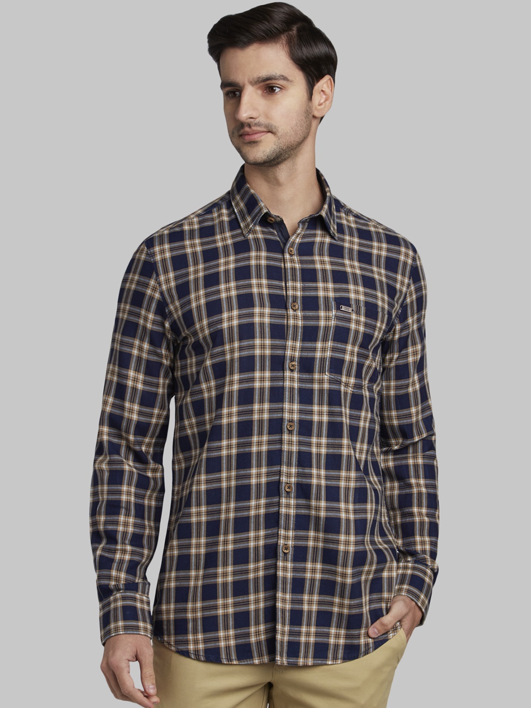 

Parx Men Navy Blue & Beige Slim Fit Checked Casual Shirt