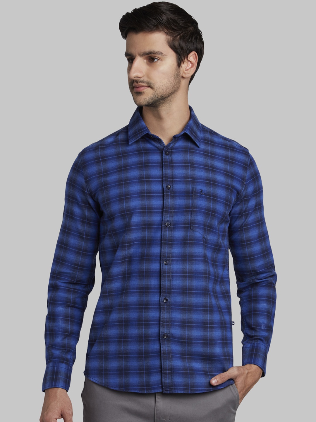 

Parx Men Blue Slim Fit Checked Casual Shirt