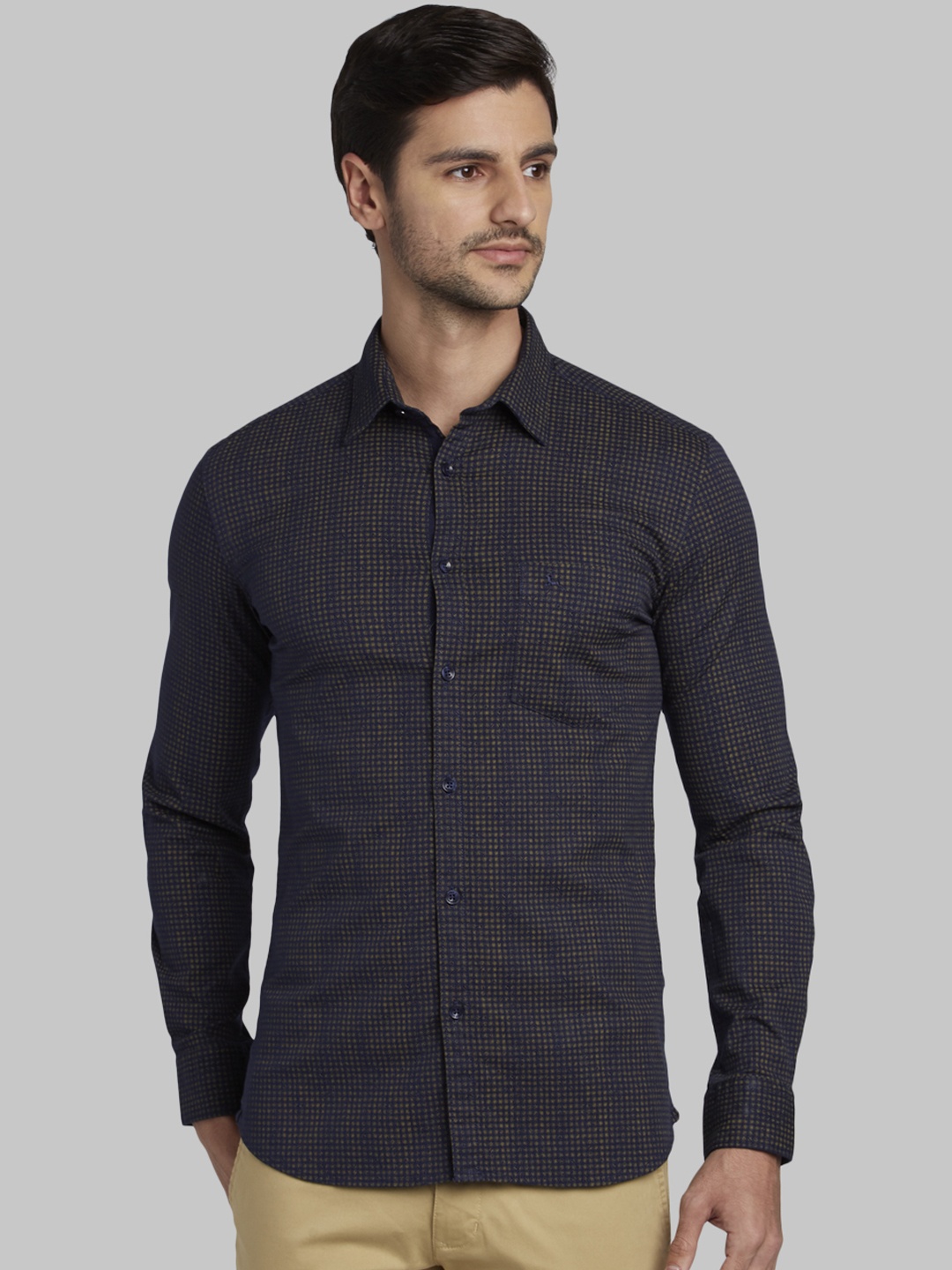 

Parx Men Navy Blue & Beige Slim Fit Checked Casual Shirt