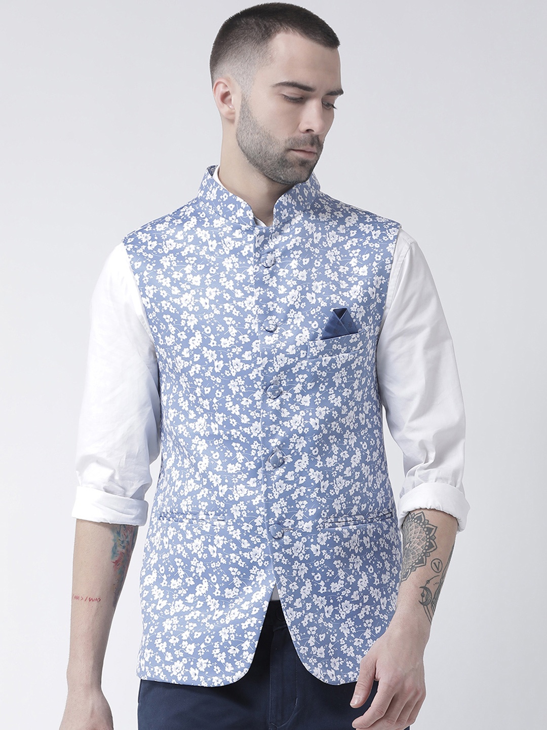 

Hangup Men Blue & White Printed Nehru Jacket With Pocket Square