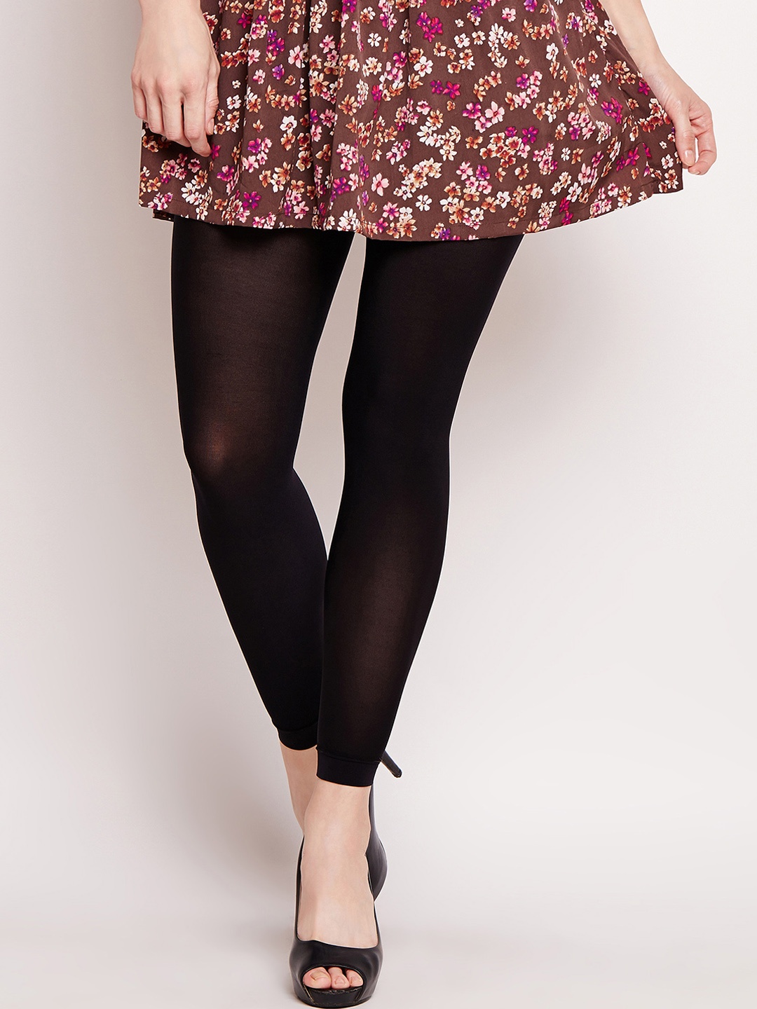 

Lebami Women Black Solid Stockings