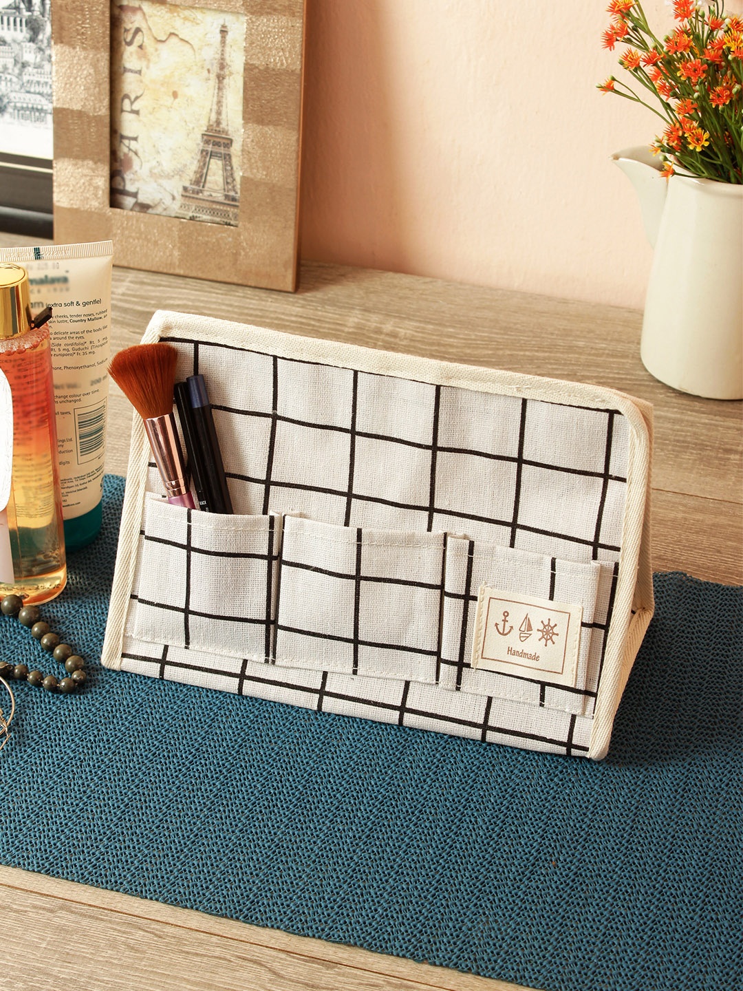 

Cortina Unisex Off White & Black Checked Handbag Organiser