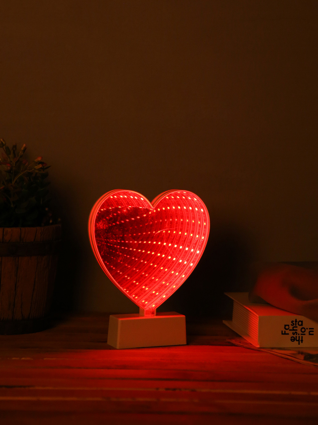 

TAYHAA White Heart Shaped with Rose Tinted Mirror Table Lamp