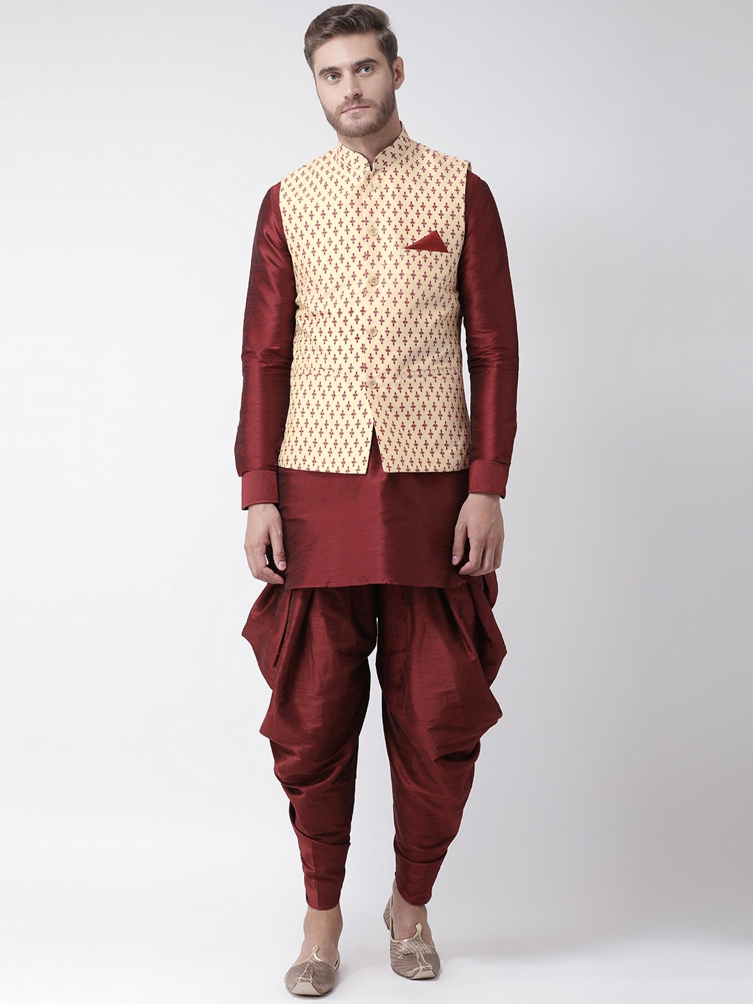 

DEYANN Men Maroon & Cream-Coloured Solid Kurta with Patiala and Nehru Jacket