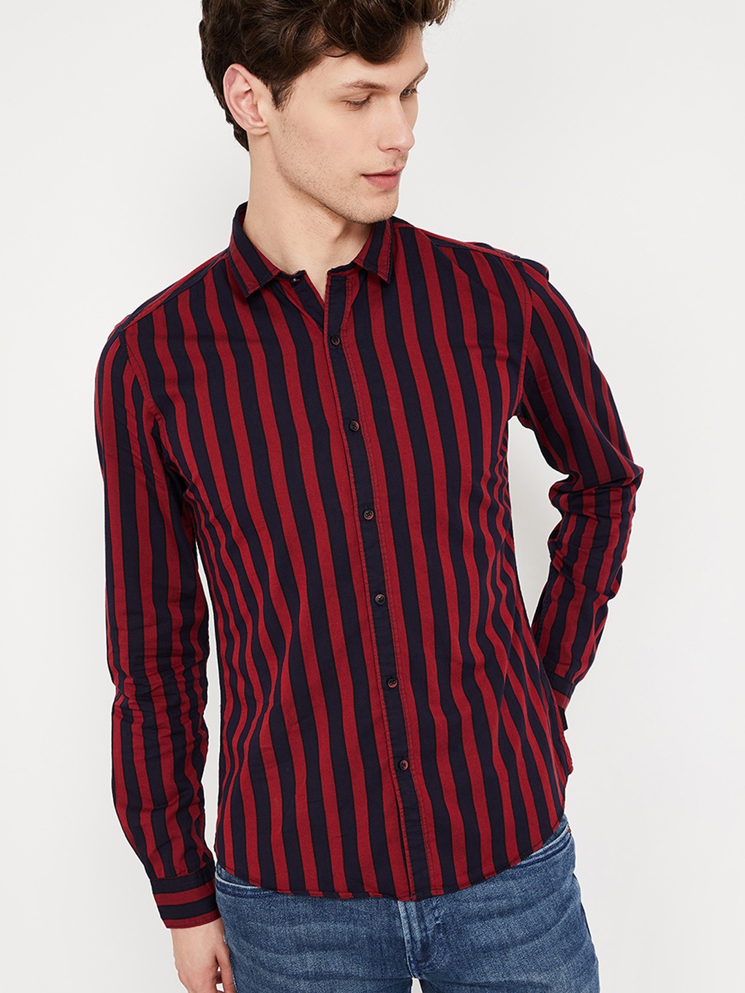 

Bossini Men Red Slim Fit Striped Casual Shirt