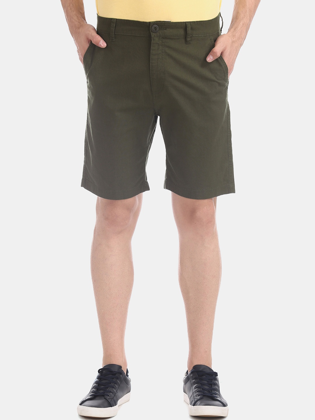 

Ruggers Men Olive Green Solid Regular Fit Regular Shorts