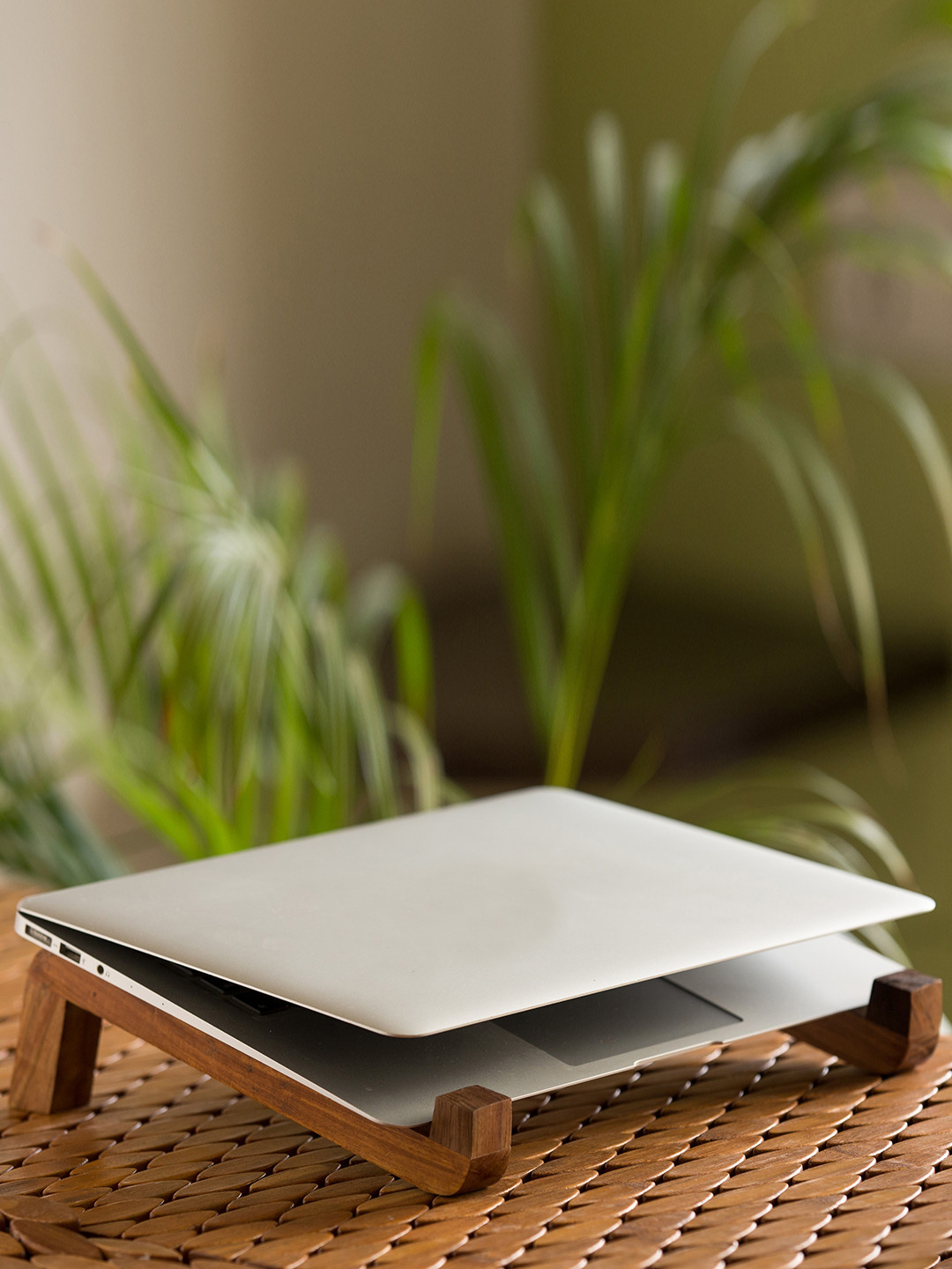 

ExclusiveLane Brown The Brownie Lap Wooden Laptop Stand