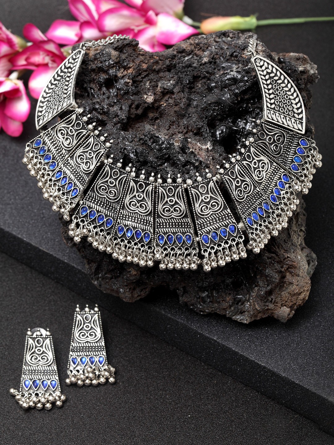 

Moedbuille Women Silver-Plated Blue Handcrafted Meenakari Jewellery Set