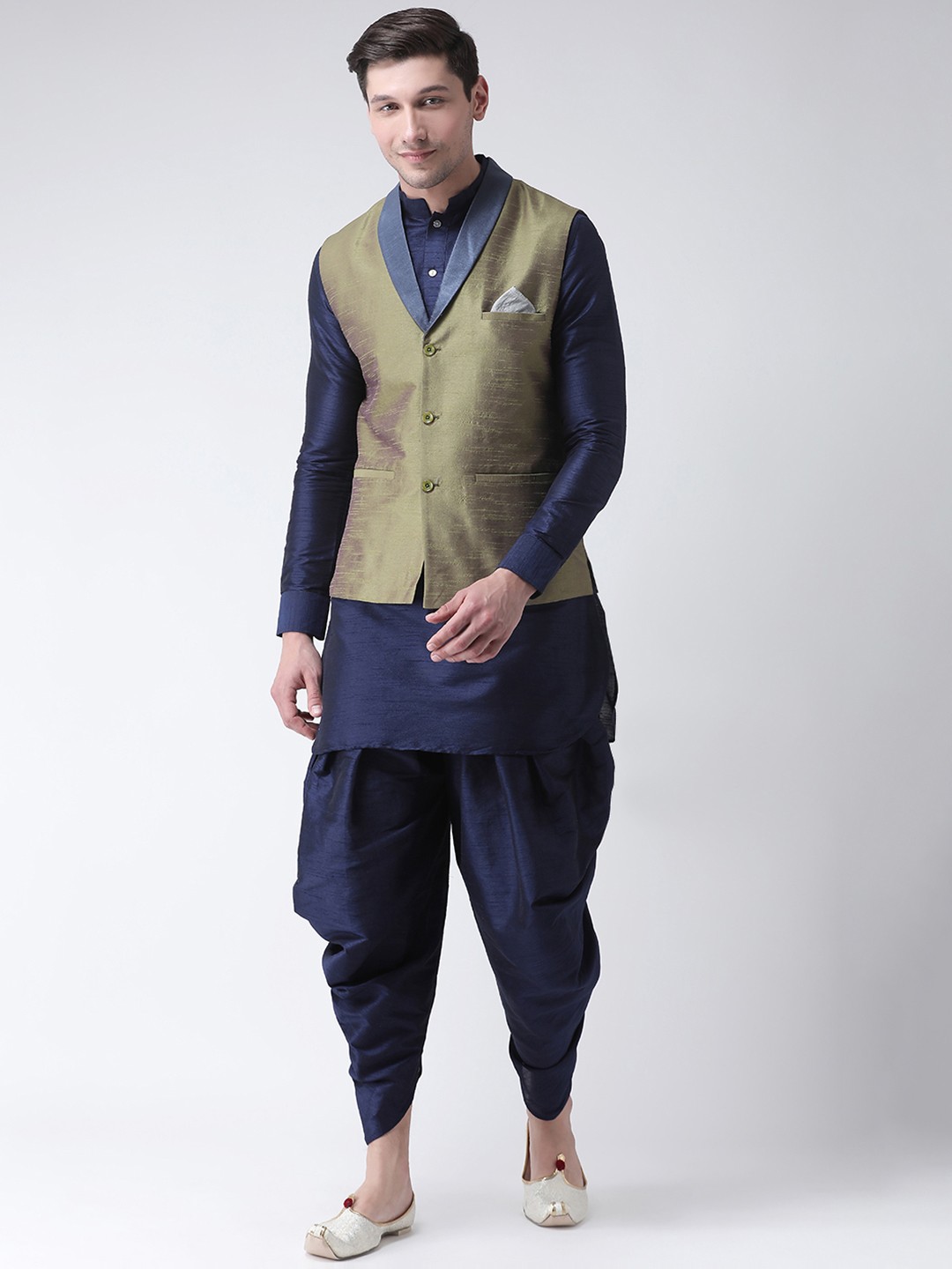 

DEYANN Men Navy Blue Solid Kurta And PatialaWith Jacket