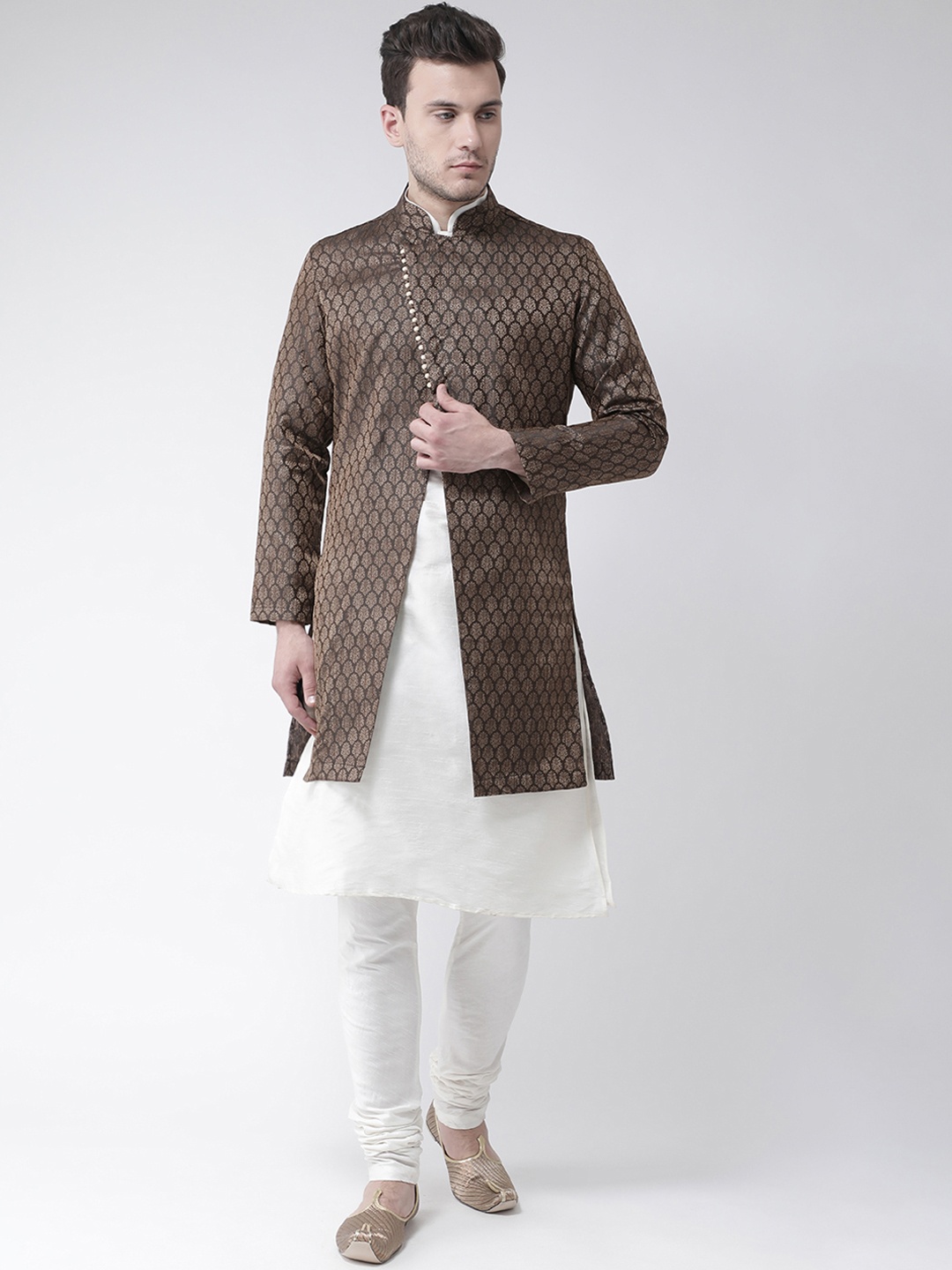 

DEYANN Men Black & Off White Sherwani With Achkan