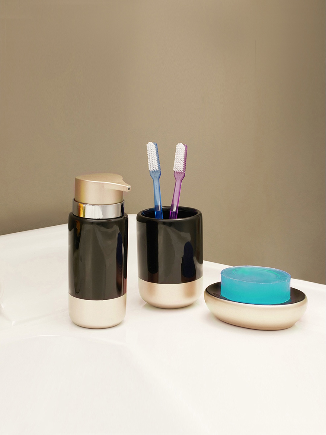 

HomeTown Set of 3 Black & Gold-Toned Ceramic Bathroom Accessories