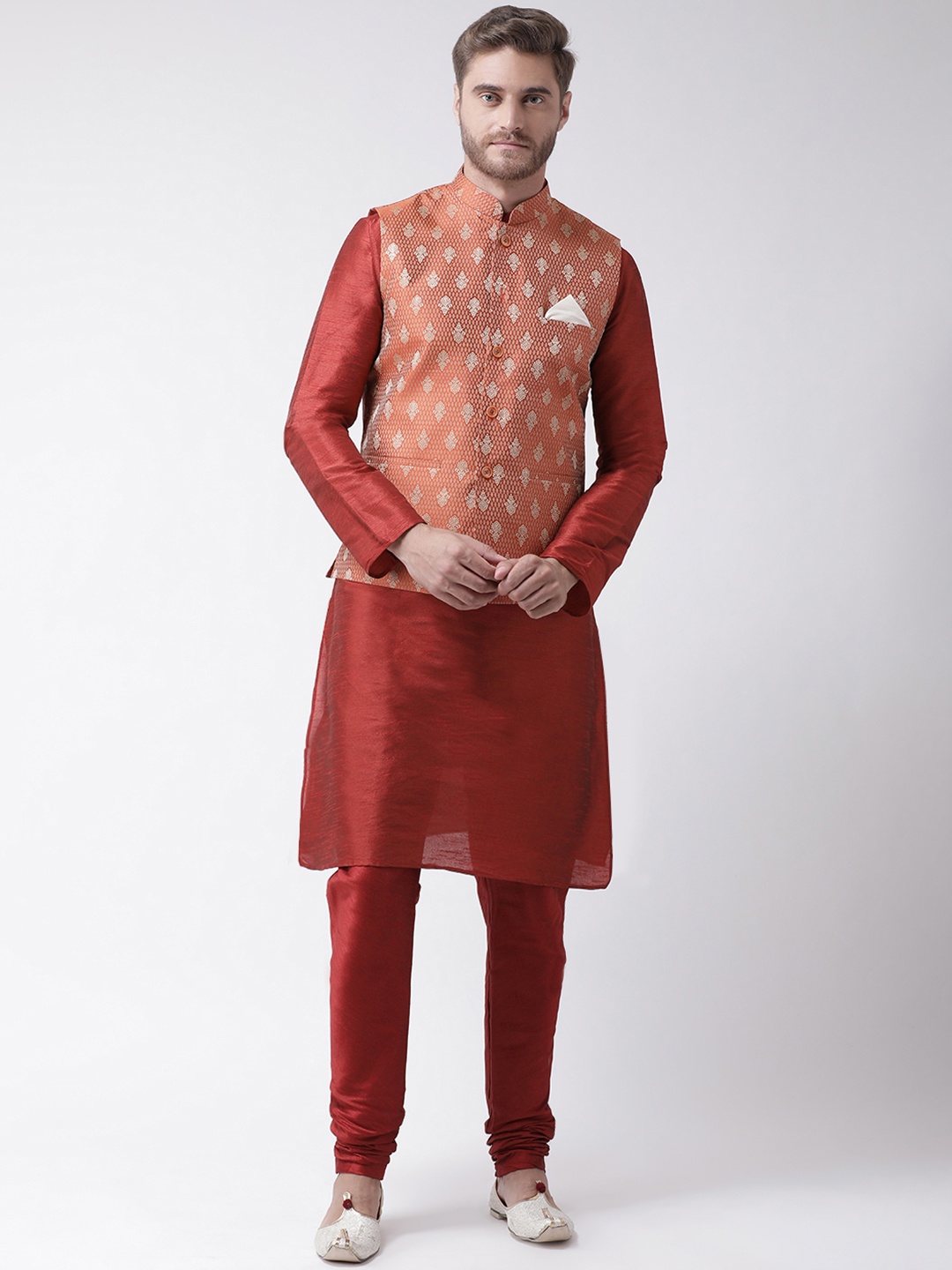 

DEYANN Men Red Solid Kurta Set