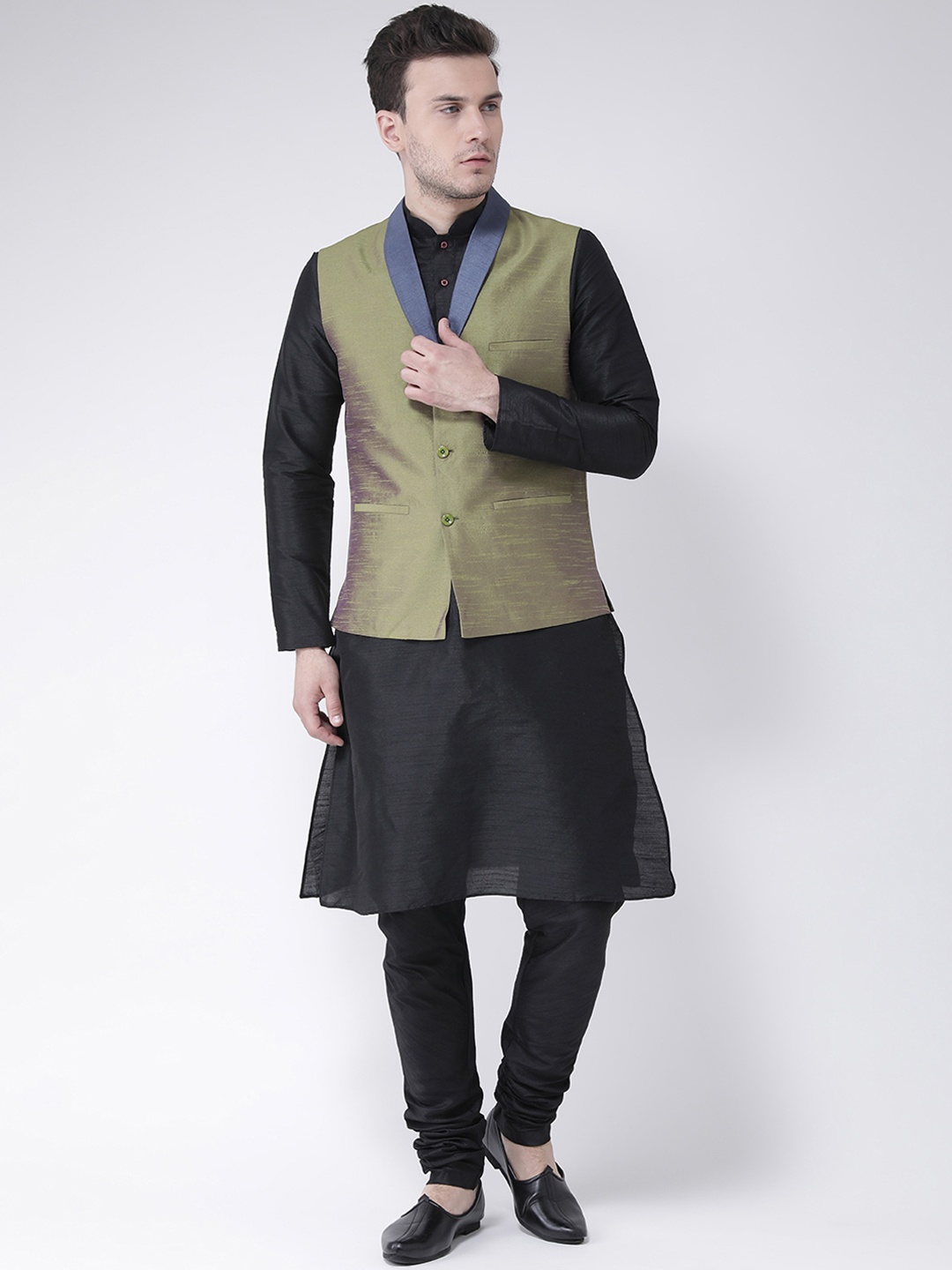 DEYANN Men Green & Black Solid Kurta with Churidar