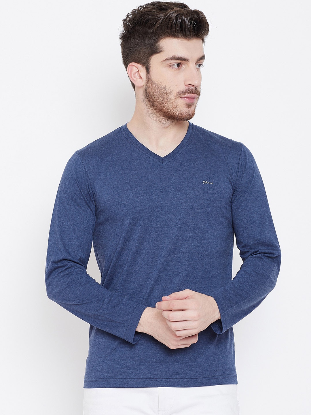 

Okane Men Blue Solid V-Neck T-shirt