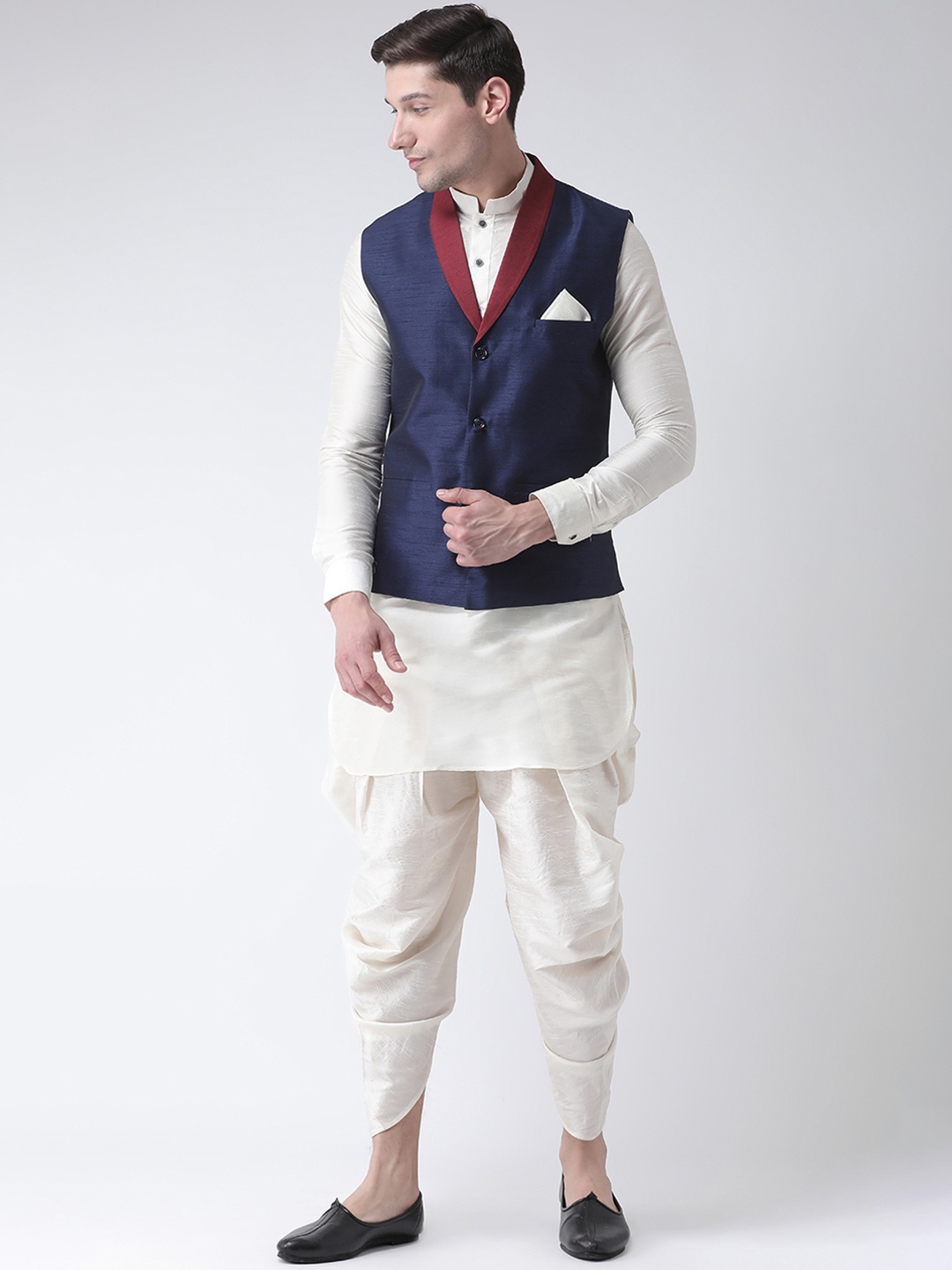 

DEYANN Men Off-White Solid Kurta Set