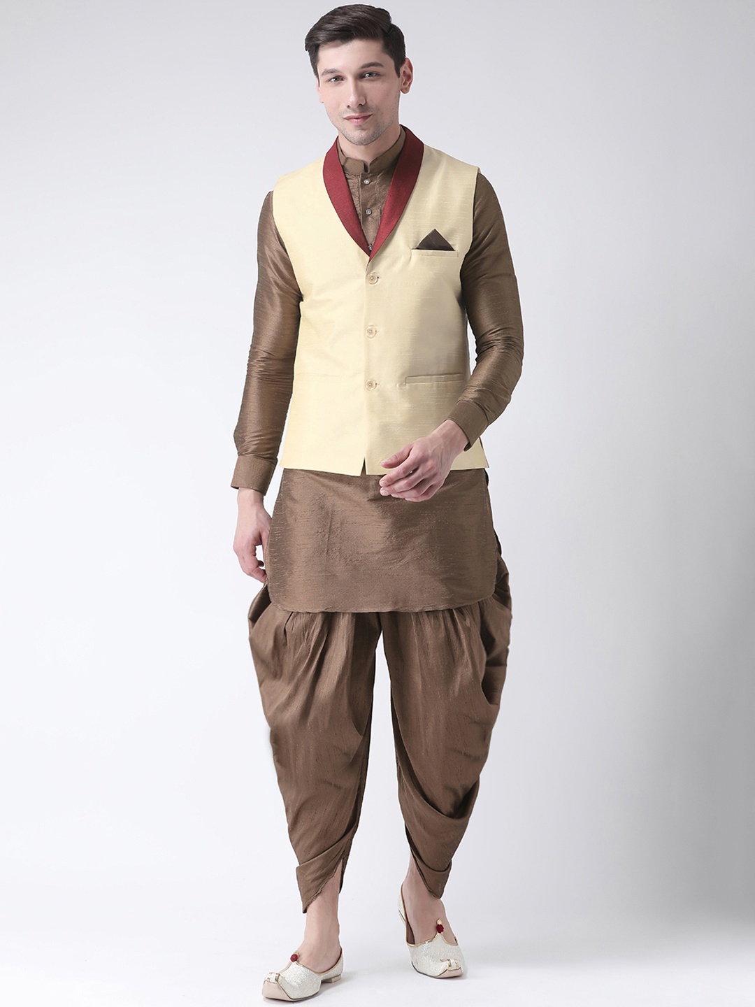 

DEYANN Men Cream-Coloured & Brown Solid Kurta with Patiala