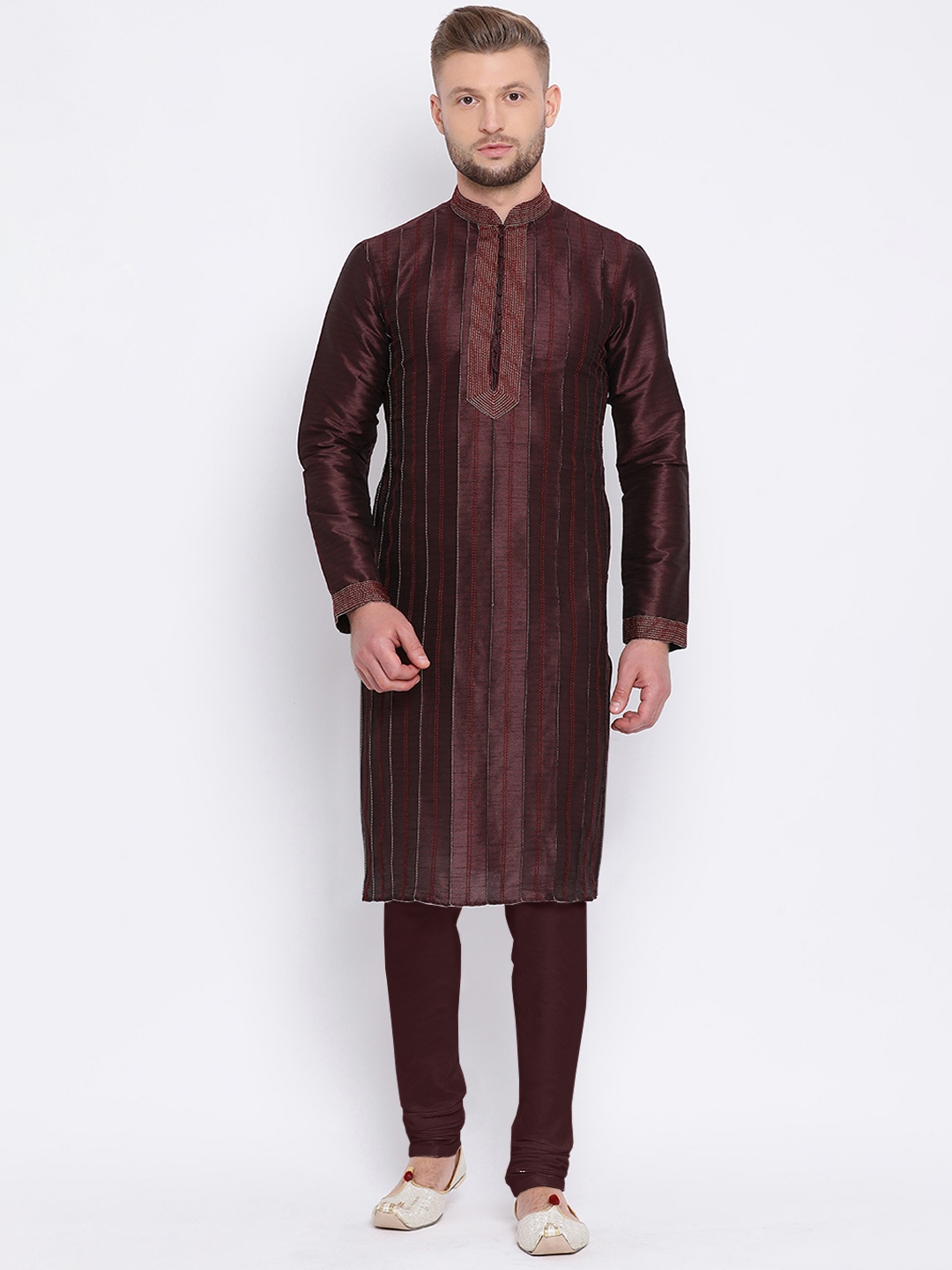 

Sanwara Men Maroon Solid Handloom Straight Kurta