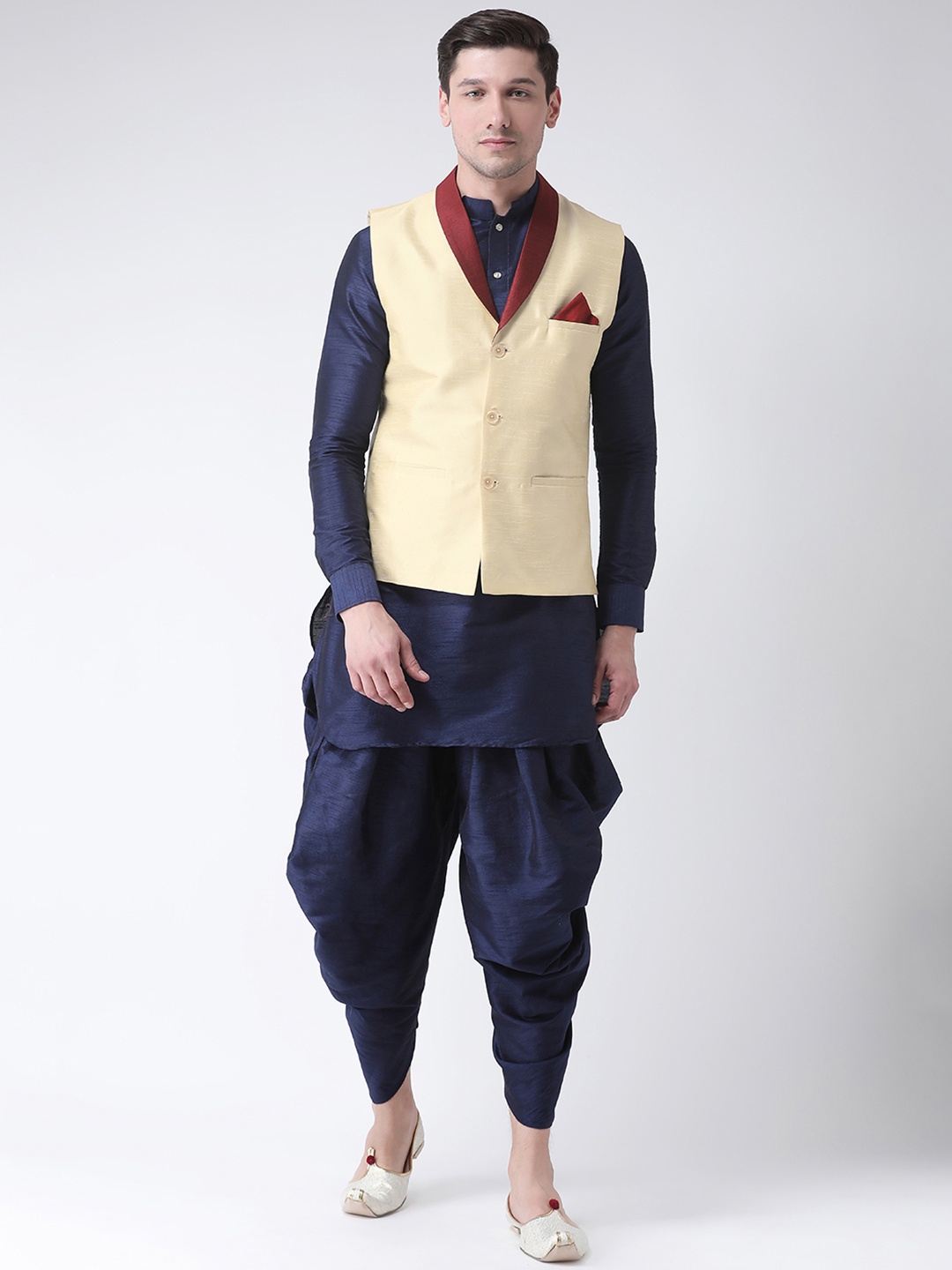 

DEYANN Men Cream-Coloured & Navy Blue Solid Kurta with Patiala