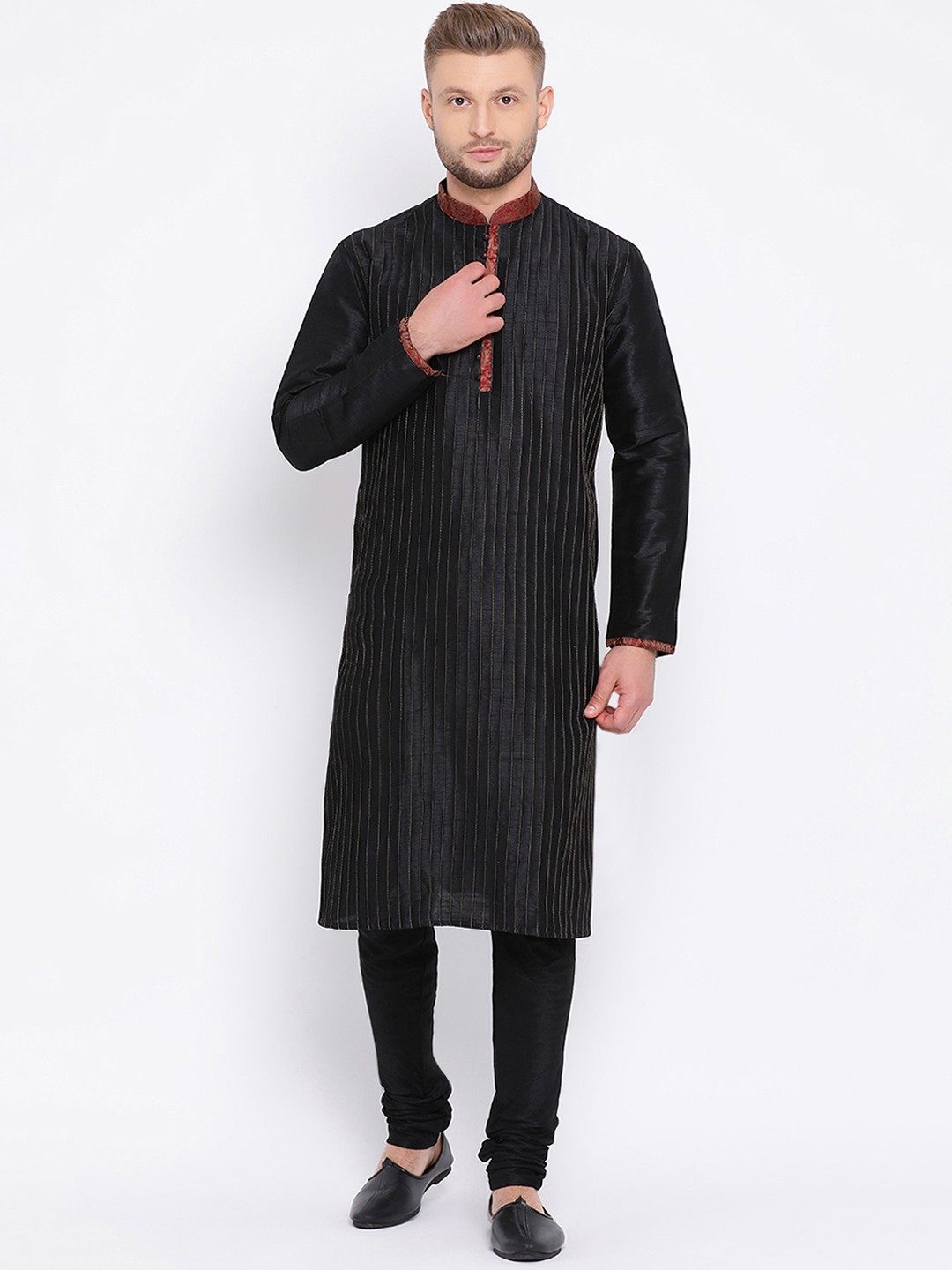 

Sanwara Men Black Solid Handloom Straight Kurta