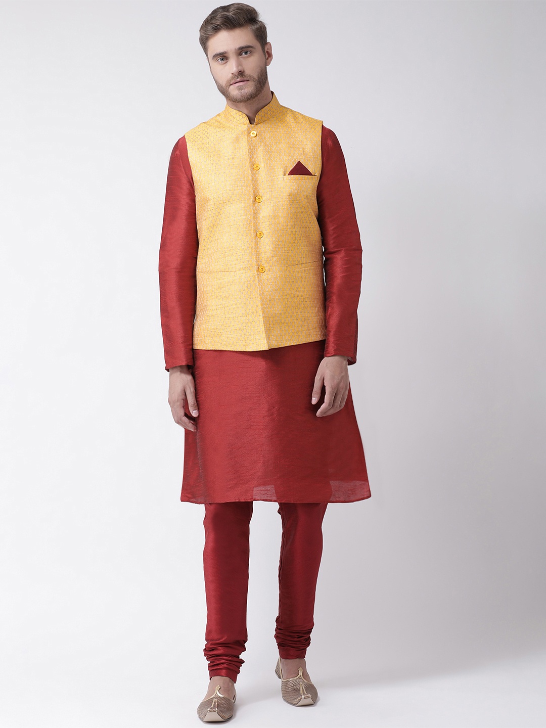 

DEYANN Men Maroon & Yellow Self Design Kurta with Churidar