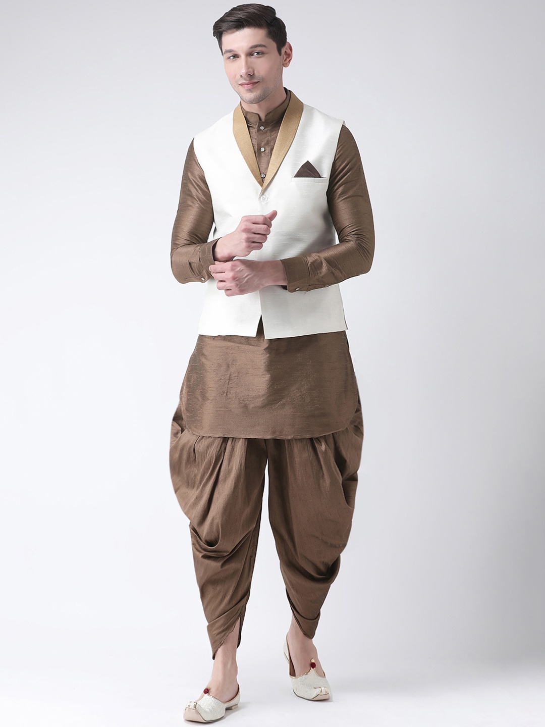 

DEYANN Men Brown Solid Kurta Set