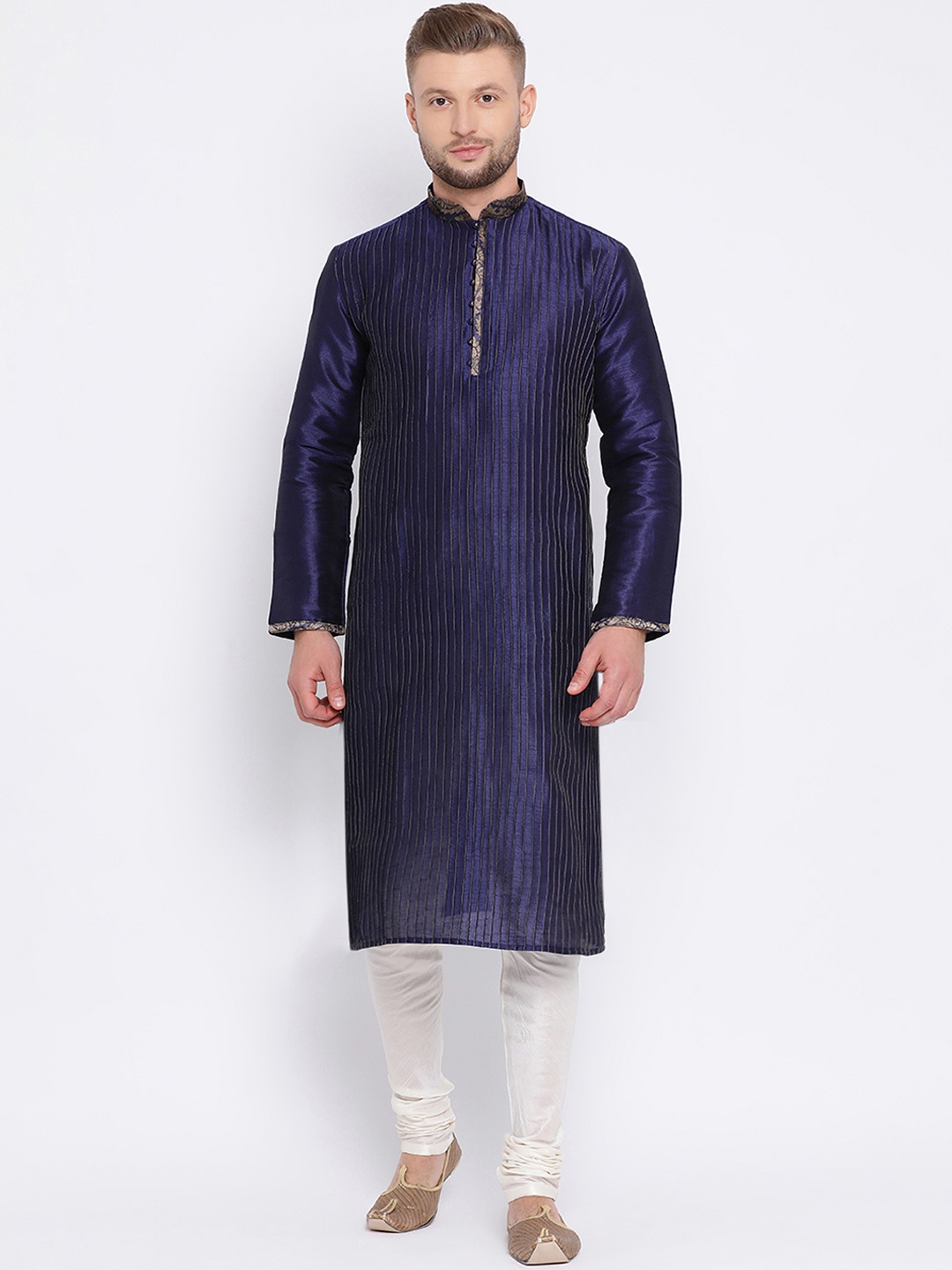 

Sanwara Men Blue Solid Handloom Straight Kurta