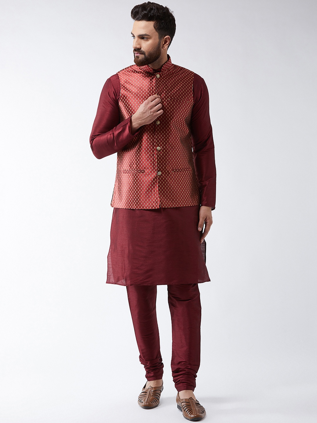 

SOJANYA Men Maroon Self Design Kurta with Churidar & Nehru Jacket