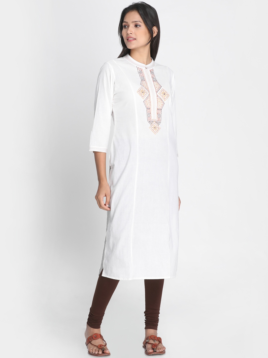 

Nakshi Women Off-White Embroidered Straight Kurta