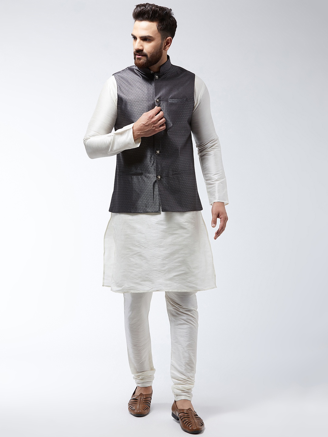 

SOJANYA Men Off-White Solid Kurta Set & Nehru Jacket