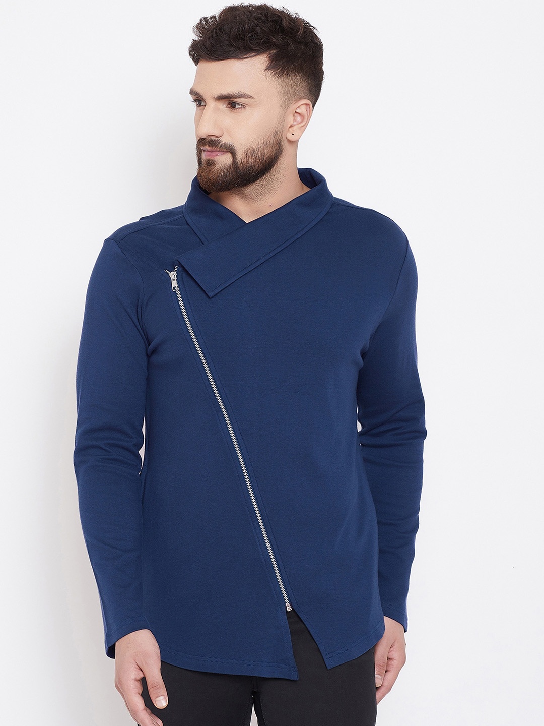 

Hypernation Men Navy Blue Solid V-Neck Pure Cotton T-shirt