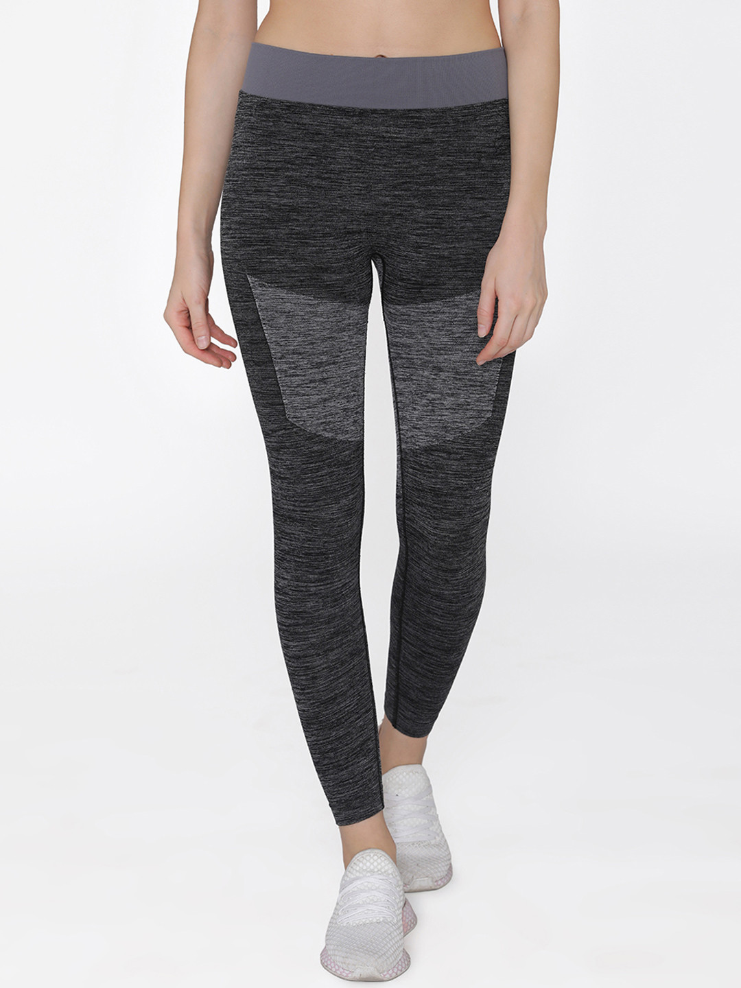 

Clovia Women Black & Grey Colourblocked Activewear Tights