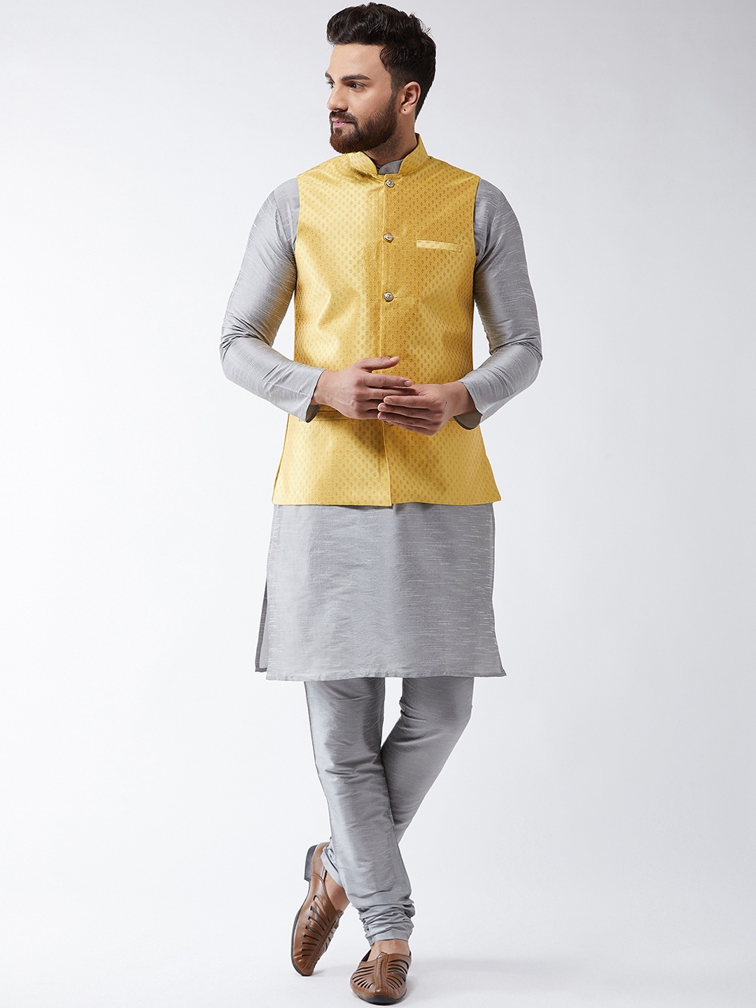

SOJANYA Men Grey Solid Kurta Set & Nehru Jacket