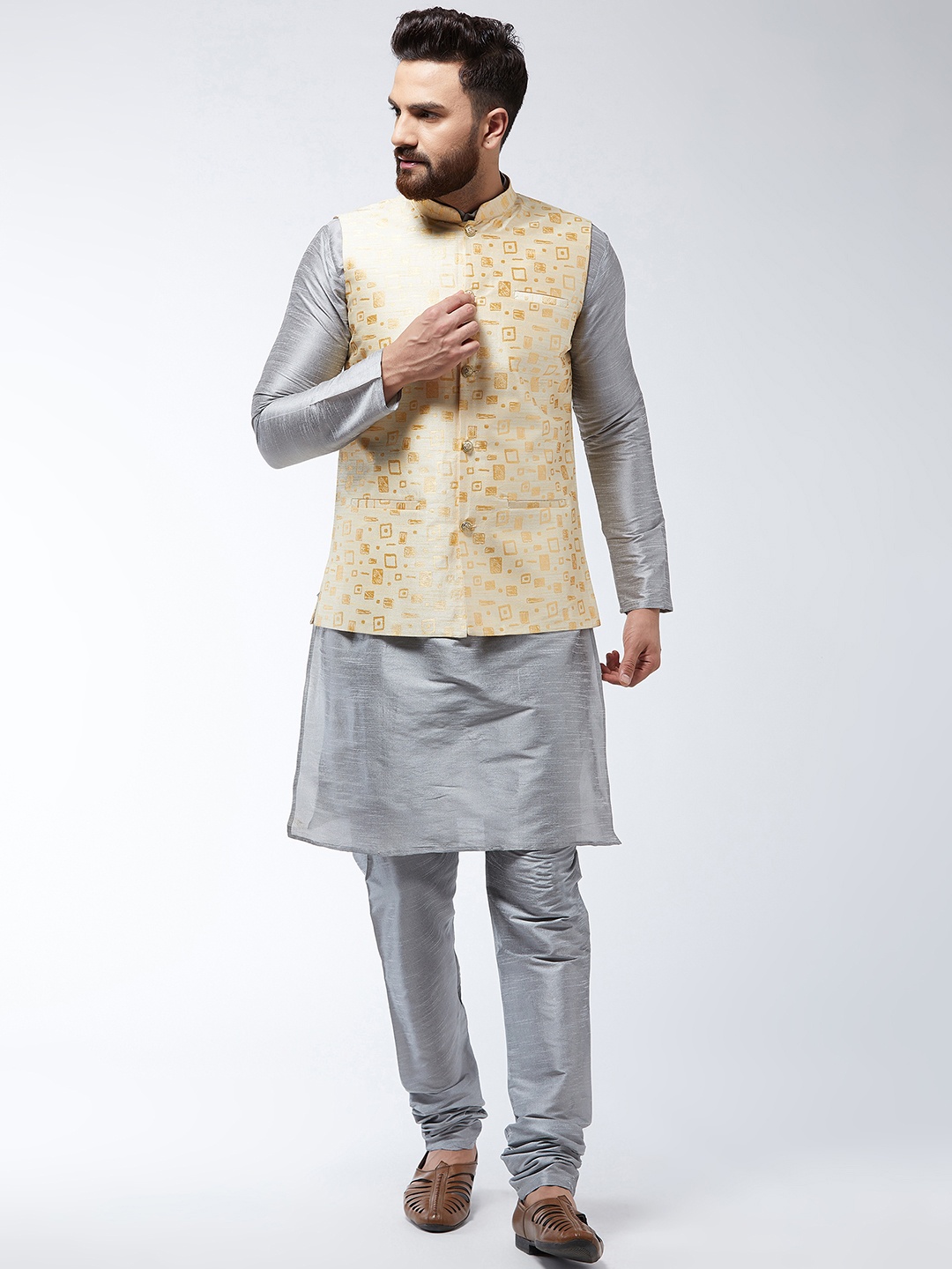 

SOJANYA Men Grey & Cream-Coloured Self Design Kurta with Churidar & Nehru Jacket