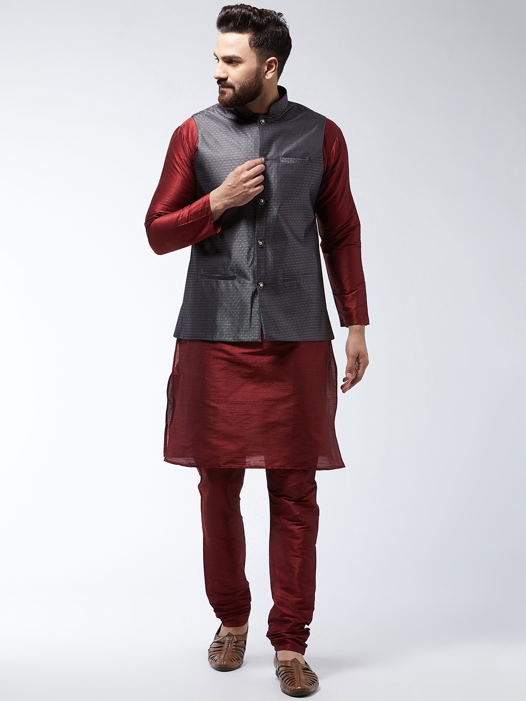 

SOJANYA Men Maroon Solid Kurta Set & Nehru Jacket