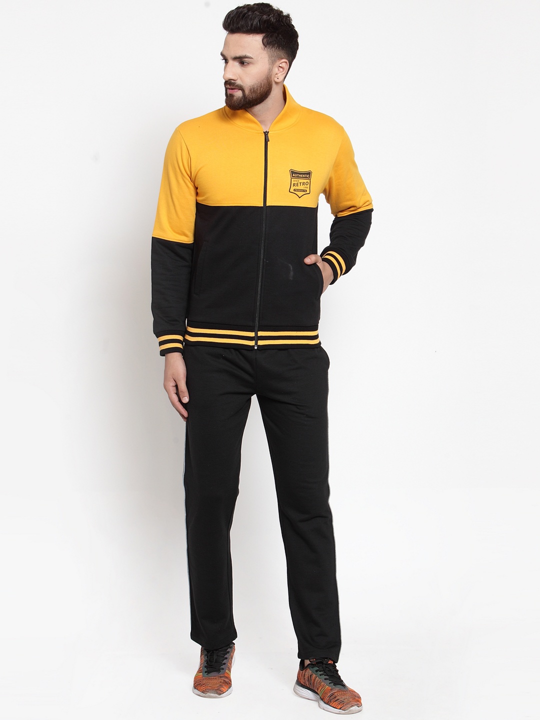 

WILD WEST Men Black & Yellow Colourblocked Tracksuit