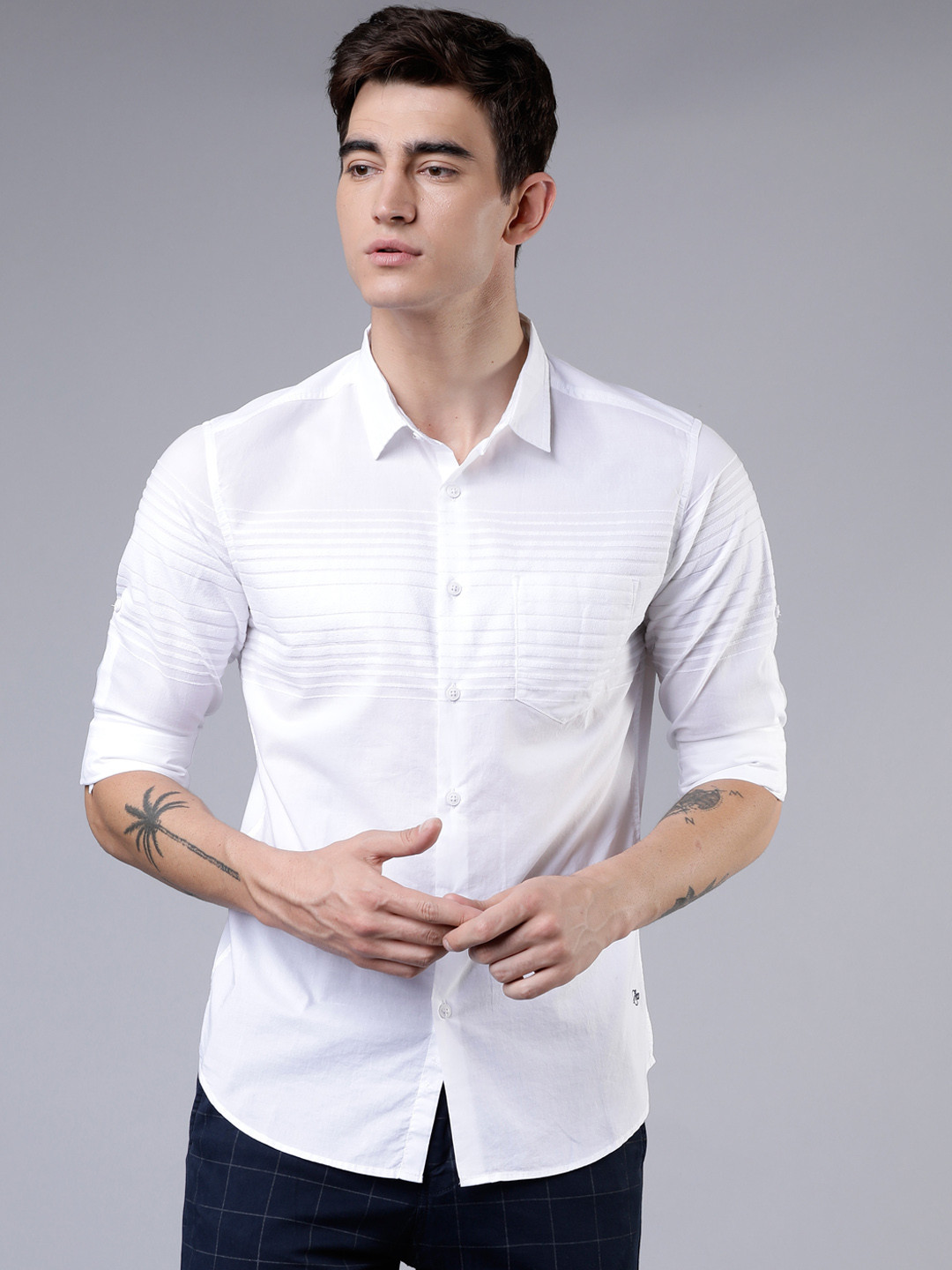 

LOCOMOTIVE Men White Slim Fit Striped Casual Shirt
