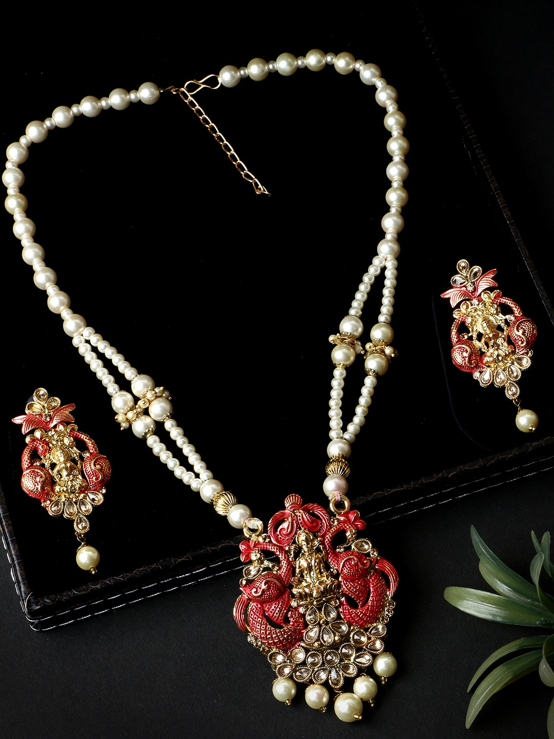 

ANIKAS CREATION Women Gold-Toned & Red Coloured Goddess Jewellery Set