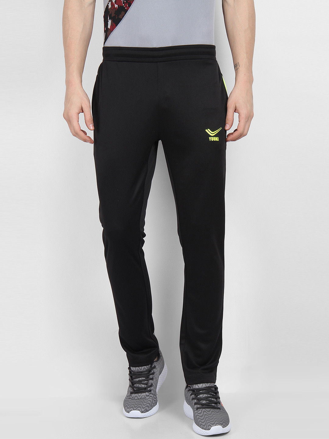 

Yuuki Men Black Solid Slim Fit Track Pants