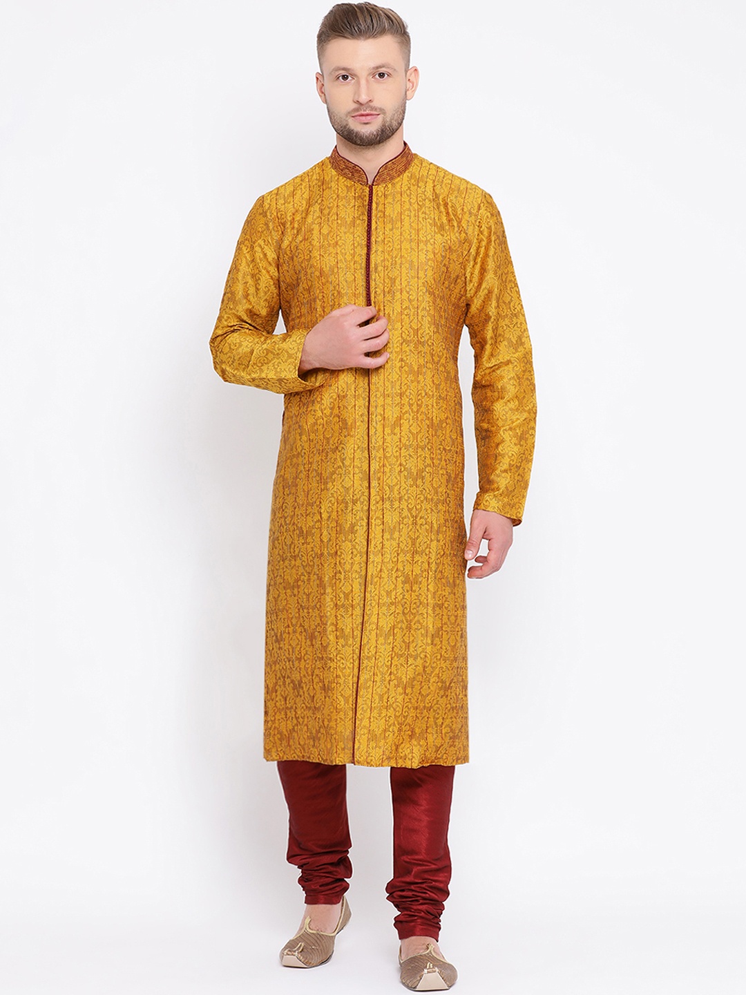 

Sanwara Men Yellow Printed Straight Kurta