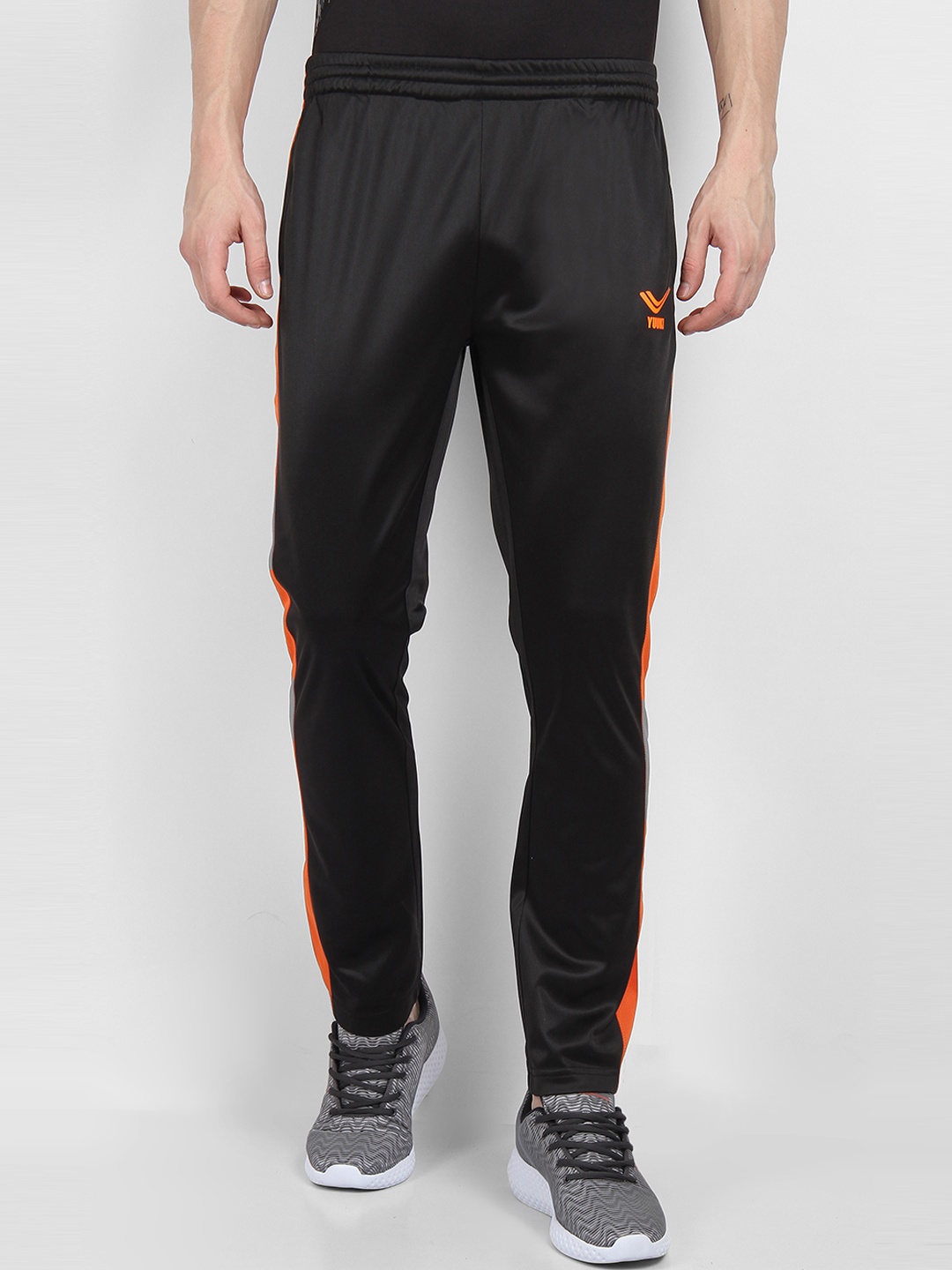 

Yuuki Men Black Solid Slim Fit Track Pants