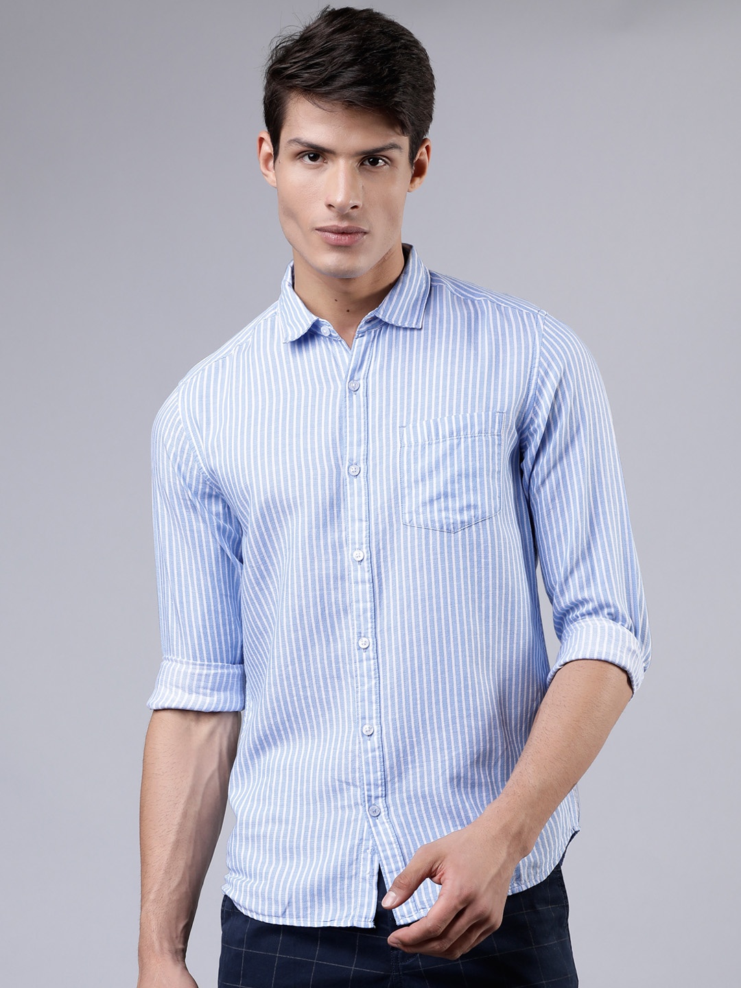 

HIGHLANDER Men Blue & White Slim Fit Striped Casual Shirt