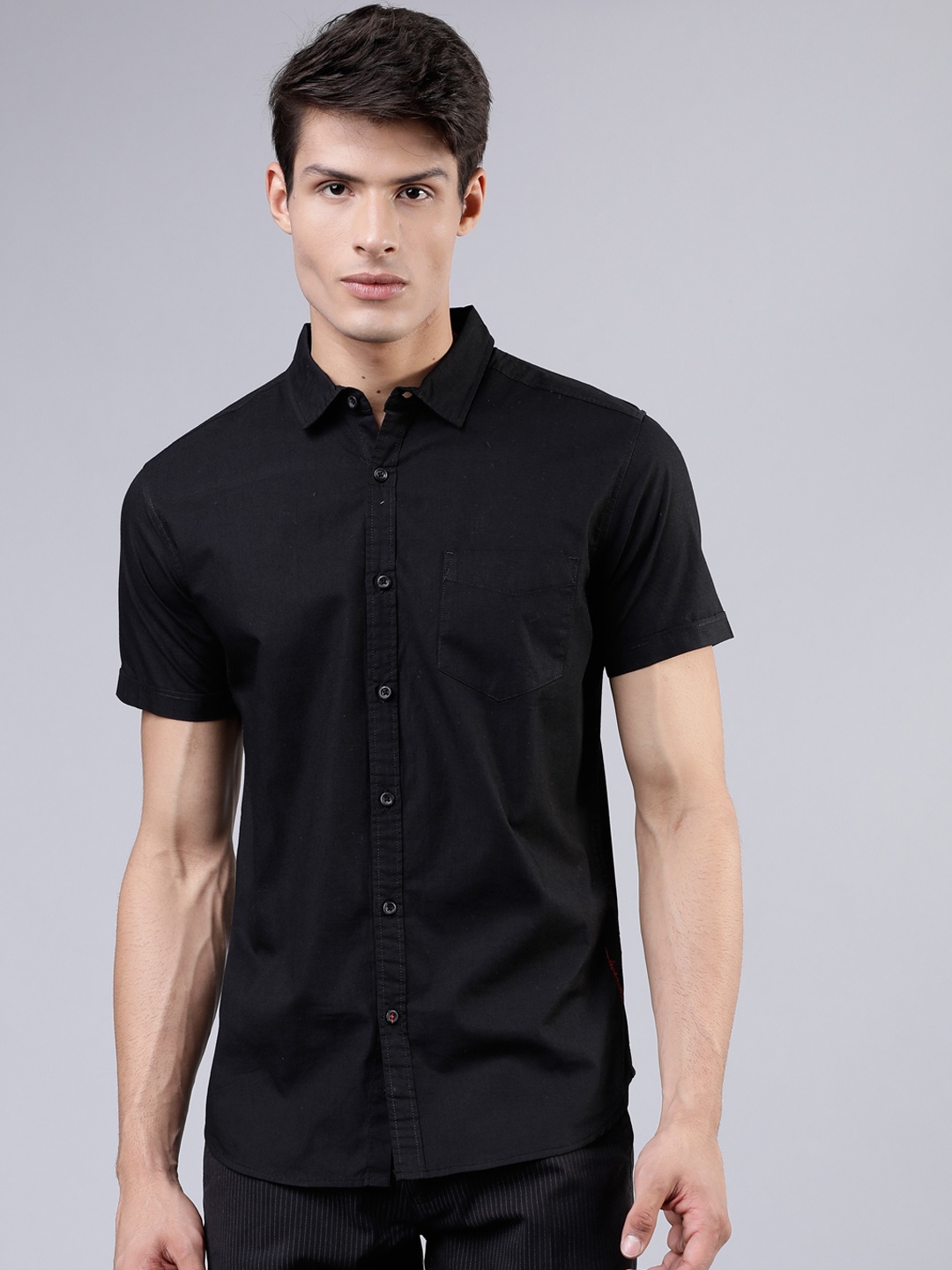 

LOCOMOTIVE Men Black Slim Fit Solid Casual Shirt