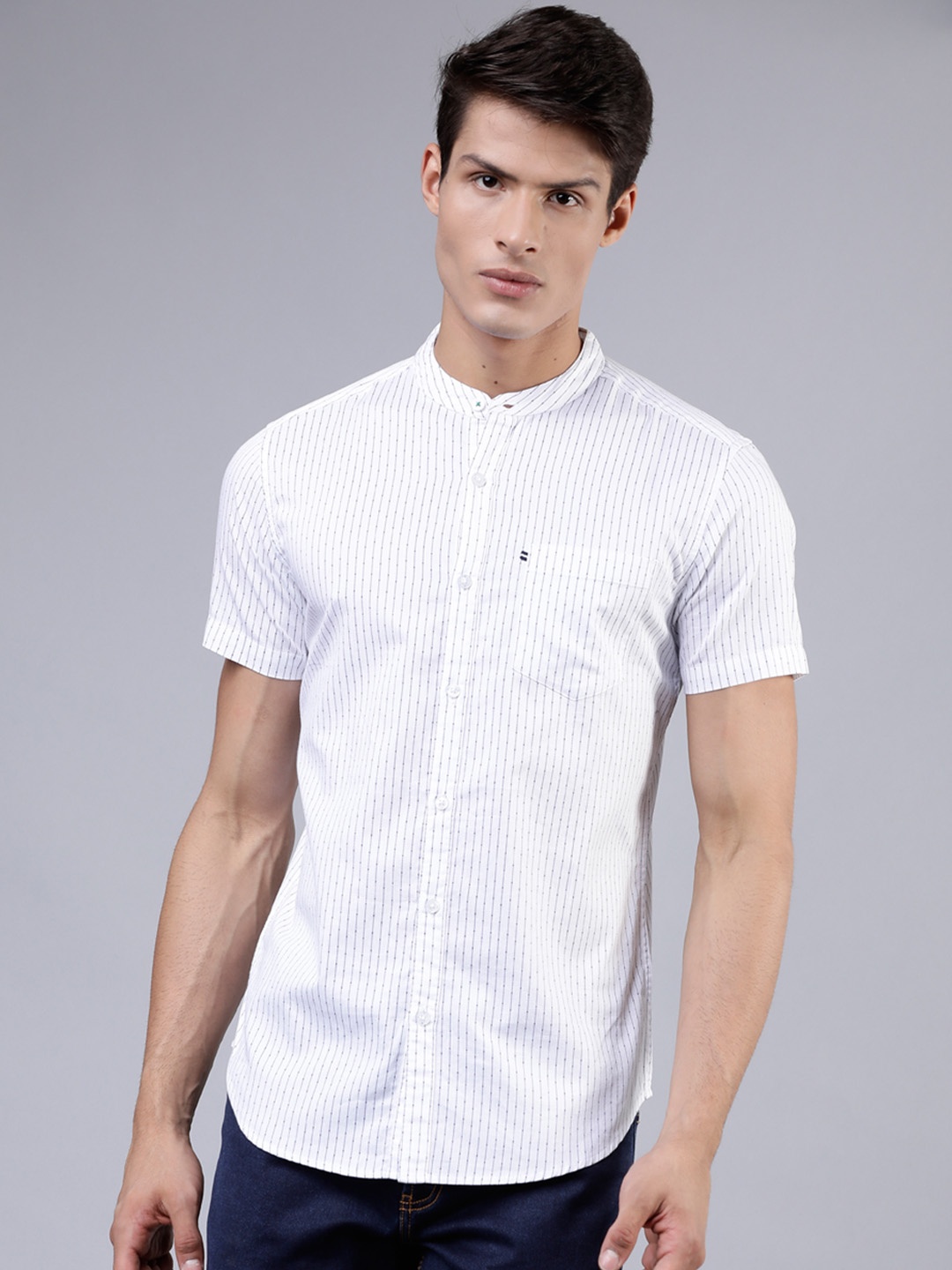 

HIGHLANDER Men White & Navy Blue Slim Fit Striped Casual Shirt