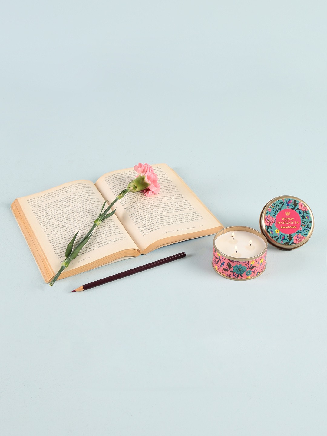 

Chumbak Pink & Blue Printed Scented Travel Tin Candle