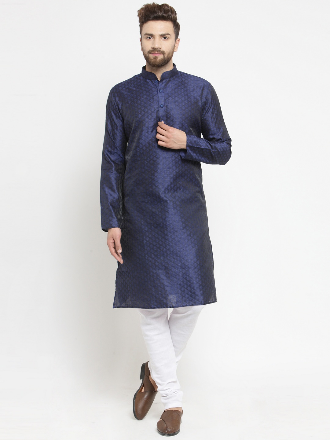 

TREEMODA Men Navy Blue & White Self Design Brocade Kurta with Pyjamas