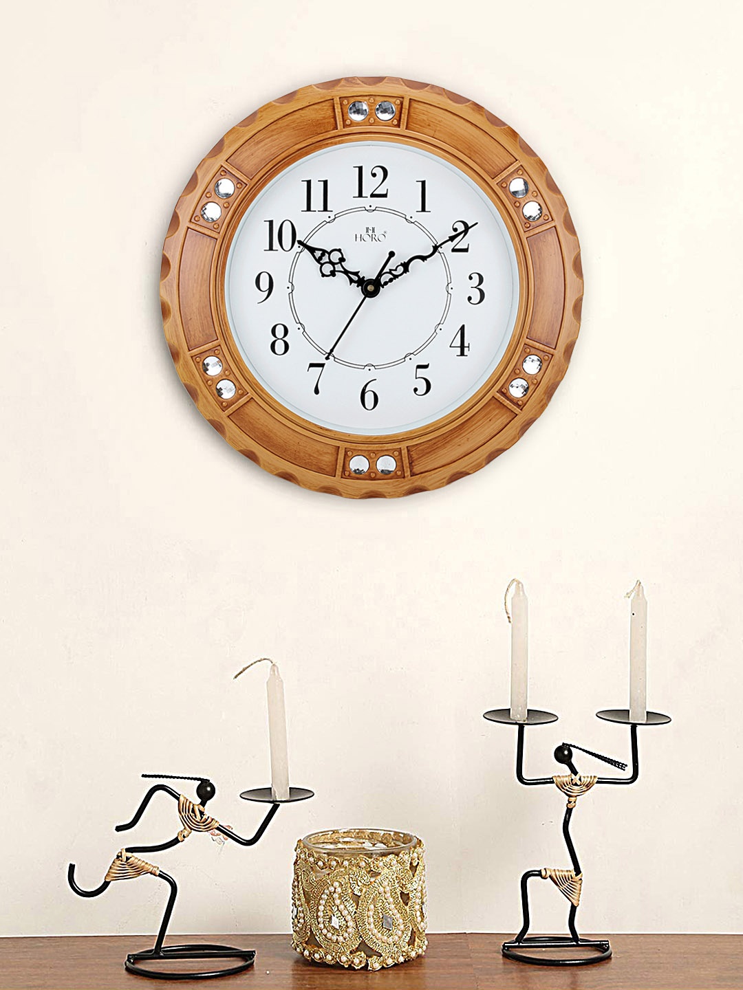 

Horo White Round Textured Analogue Wall Clock