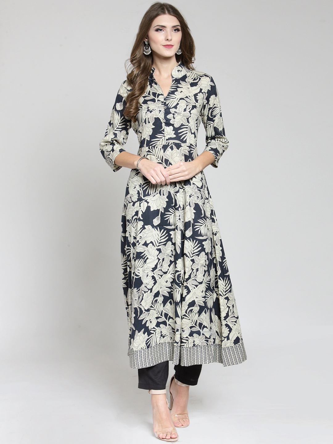 

Sera Women Black & Off-White Printed Kurta with Palazzos