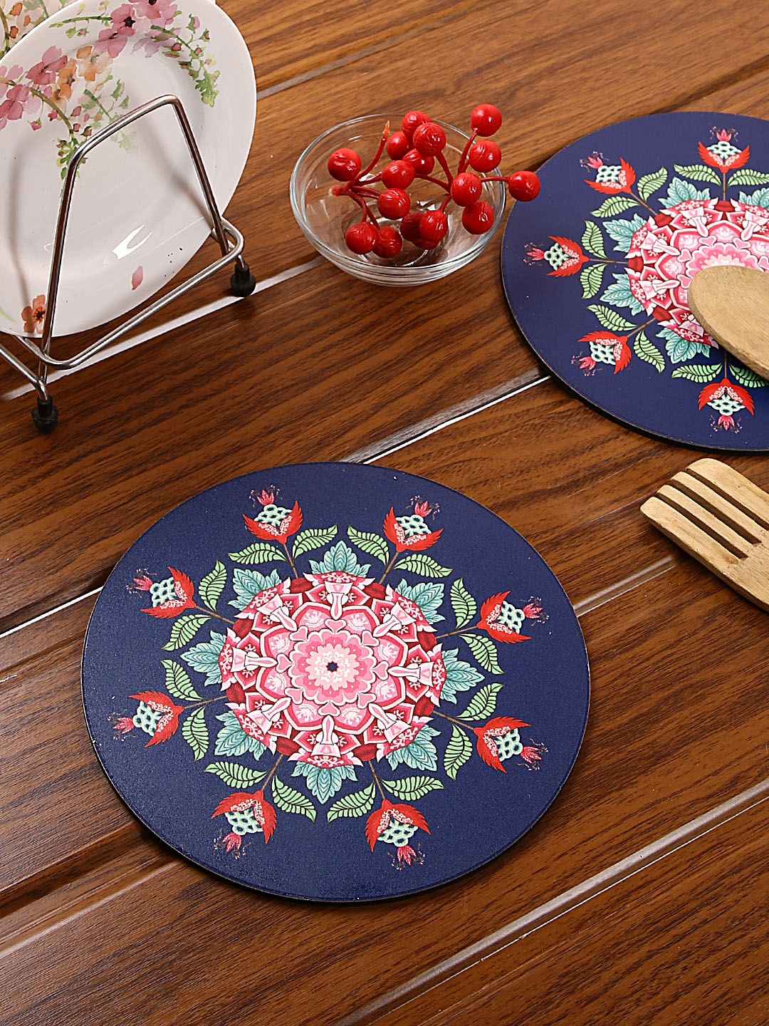 

Reinvention Factory Navy Blue 4-Pieces Printed Wood Plates Set