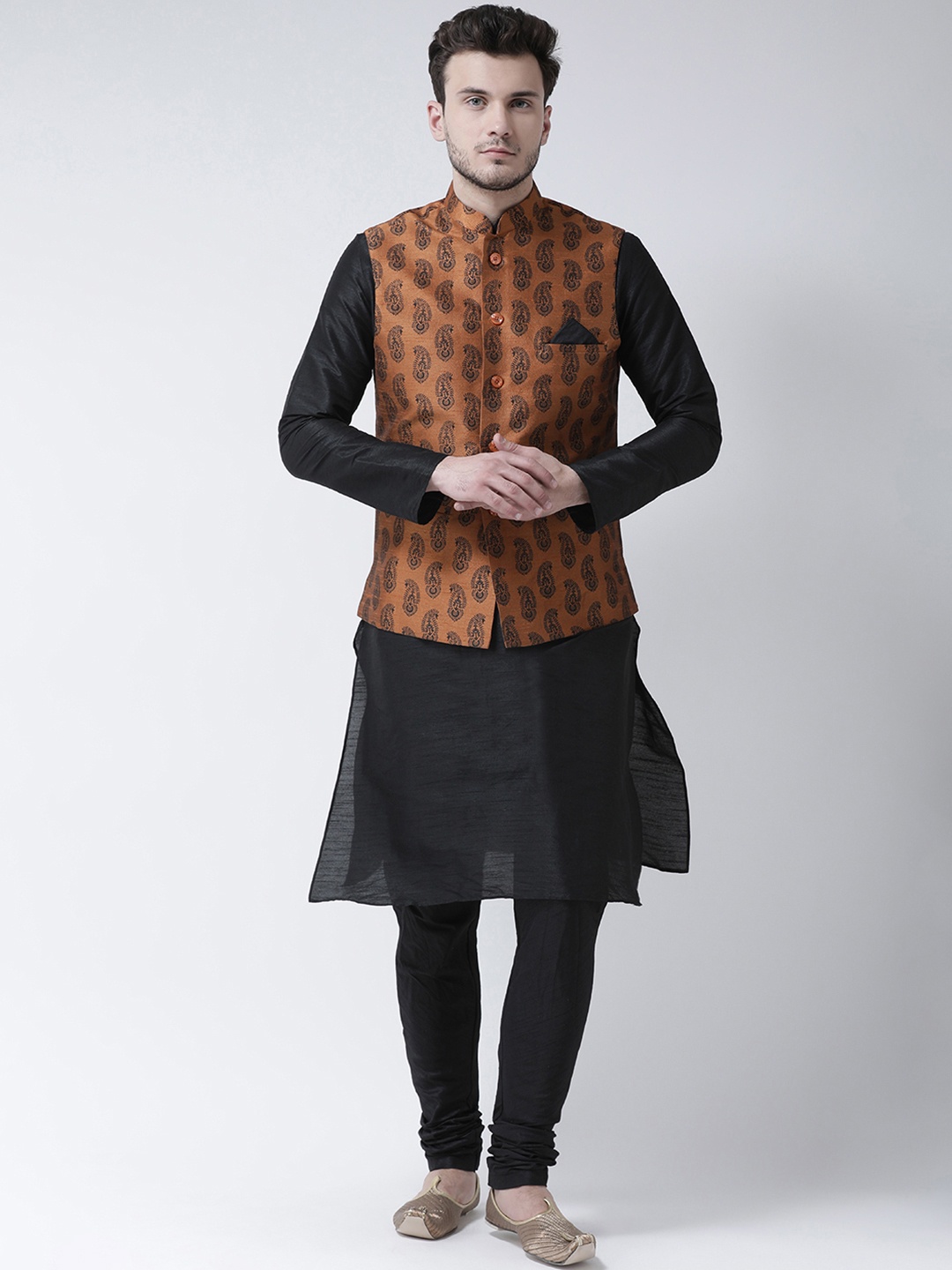 

DEYANN Men Copper-Toned & Black Self Design Kurta with Churidar