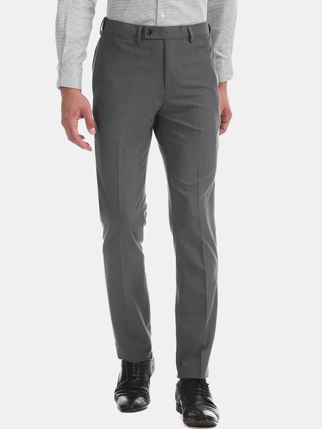 

Arrow Men Grey Tapered Fit Solid Formal Trousers